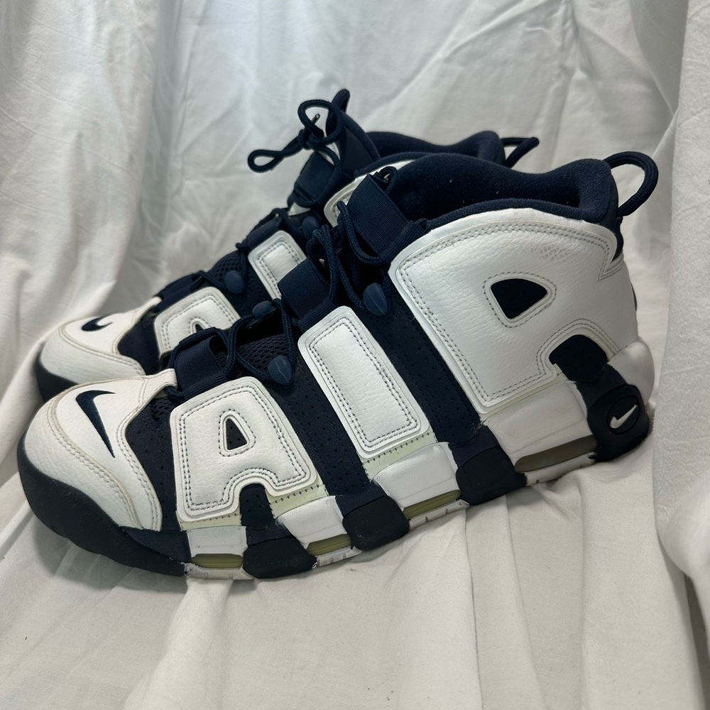 Nike White and Black Sneakers for Everyday Comfort